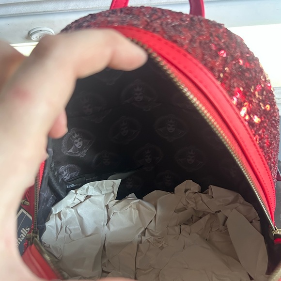 NWT - LOUNGEFLY Disney Villians Evil Queen Snow Glove Mini Backpack - Picture 4 of 4